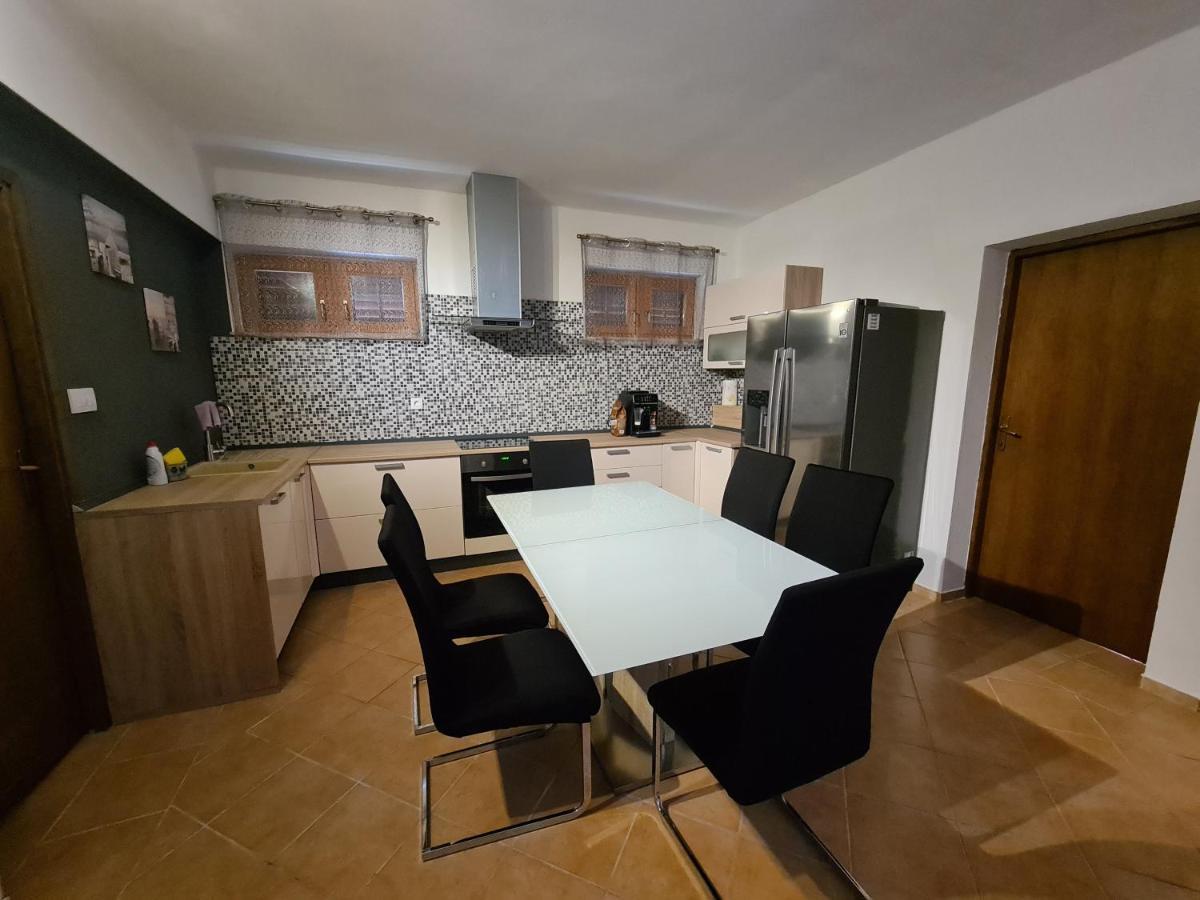 Apartman Mihaela Vrsi Exterior photo